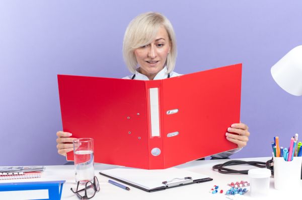 Classeur A4, cahiers et trousse : quelle taille de cabas choisir ?